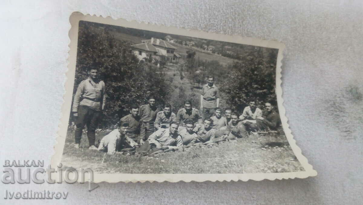 Foto Ofițeri și soldați la Cabana de vânătoare 1945