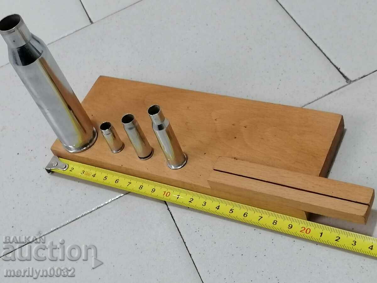 A set of cartridges, a sample cartridge case, a demonstration model - 5 A set of cartridges, a sample cartridge case, a demonstration model - 5