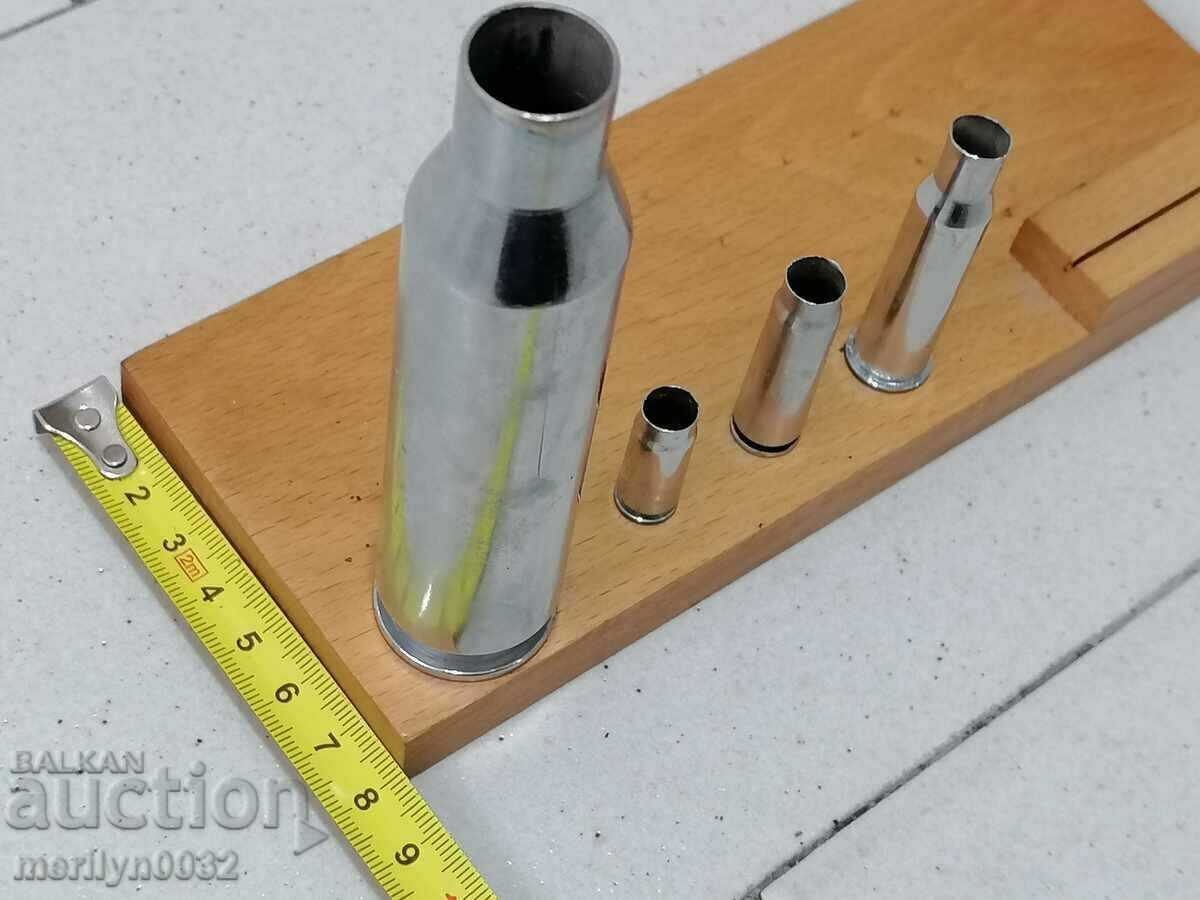 A set of cartridges, a sample cartridge case, a demonstration model - 6 A set of cartridges, a sample cartridge case, a demonstration model - 6