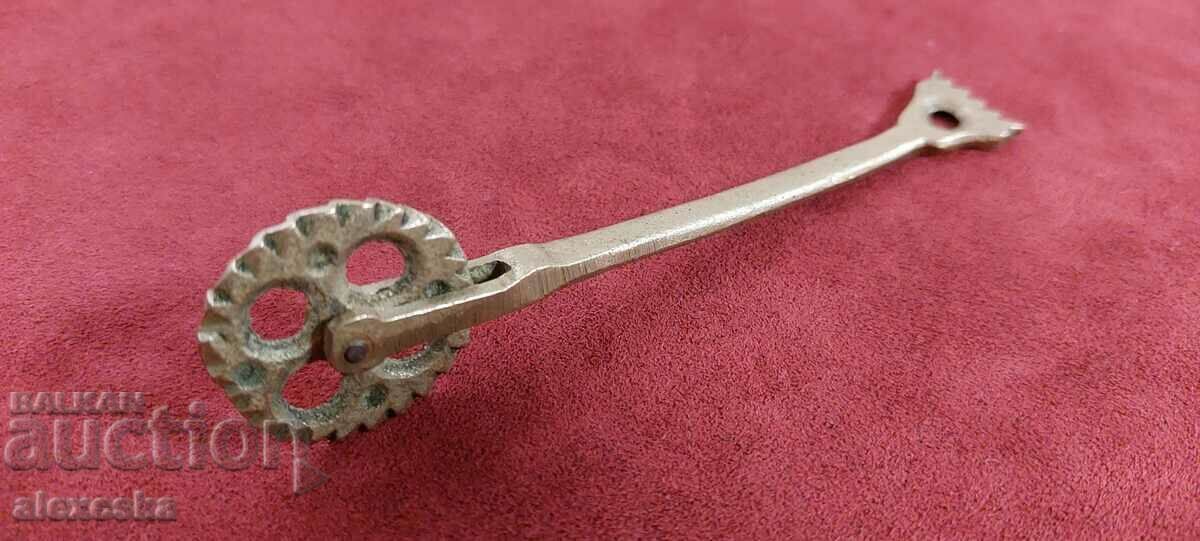 Auction An old pizza knife Auction An old pizza knife