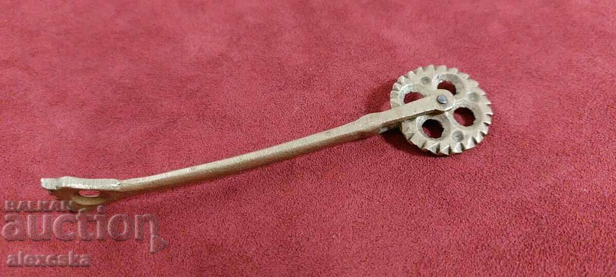 Delivery of An old pizza knife Delivery of An old pizza knife