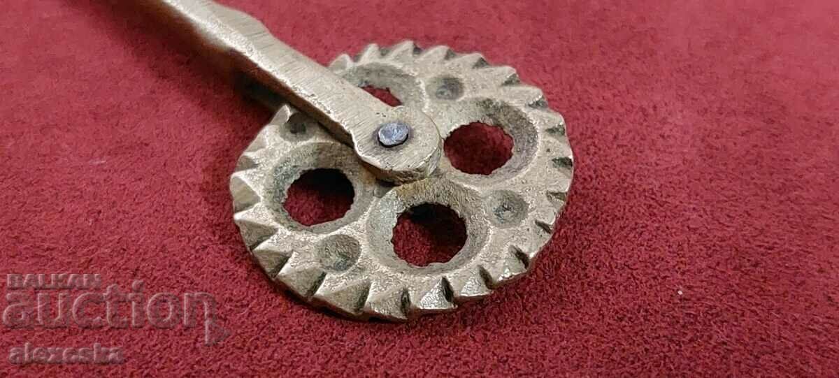 An old pizza knife - 7 An old pizza knife - 7