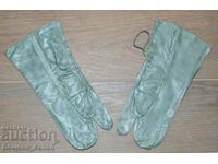 Противохимически ръкавици от Българската армия