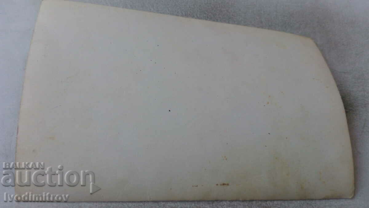 Φωτογραφία Νεαρό κορίτσι με τιμή 0.75 BGN | € 0.38 Φωτογραφία Νεαρό κορίτσι με τιμή 0.75 BGN | € 0.38