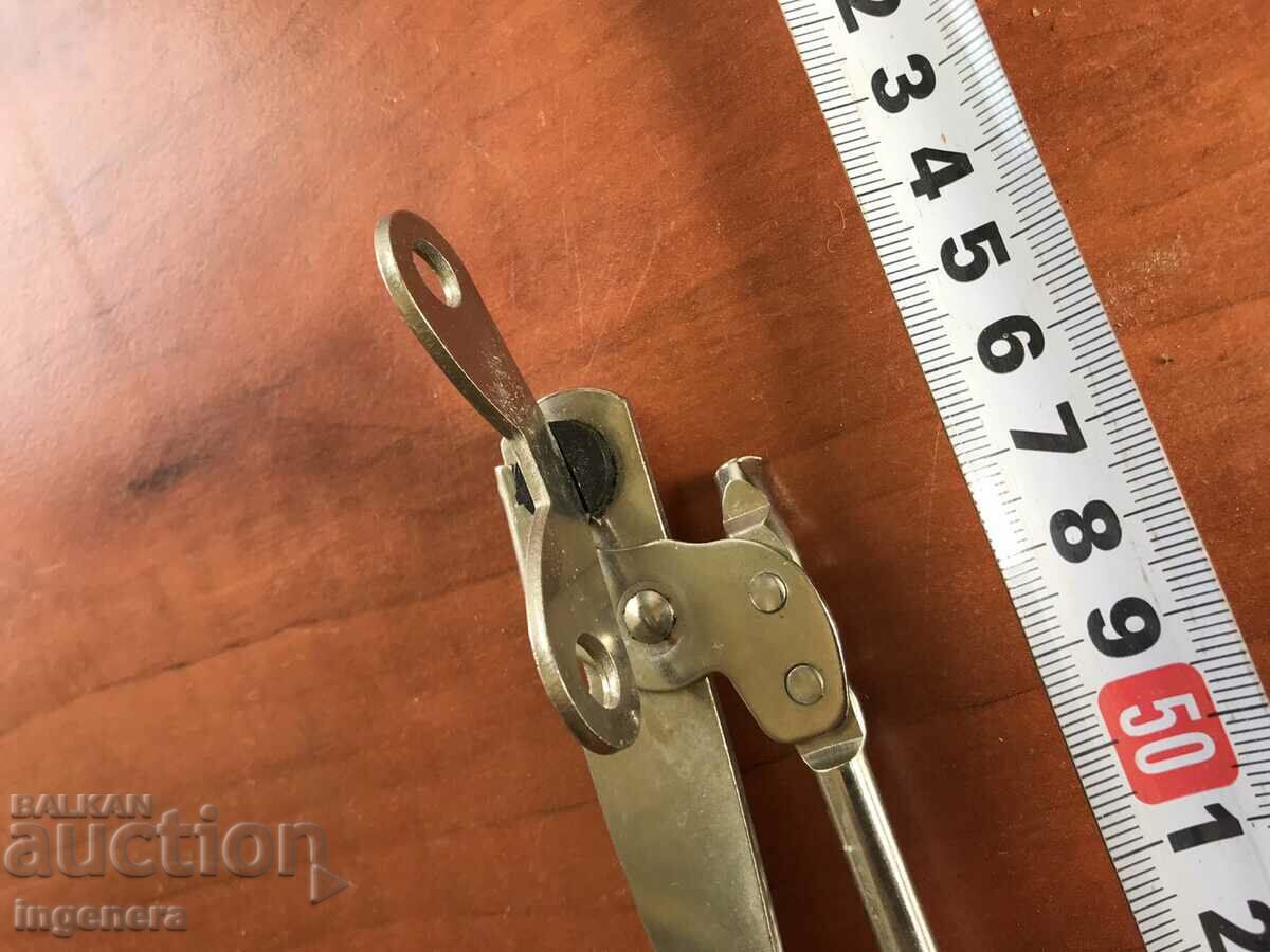 Delivery of HOUSEWIFE OPENER Delivery of HOUSEWIFE OPENER