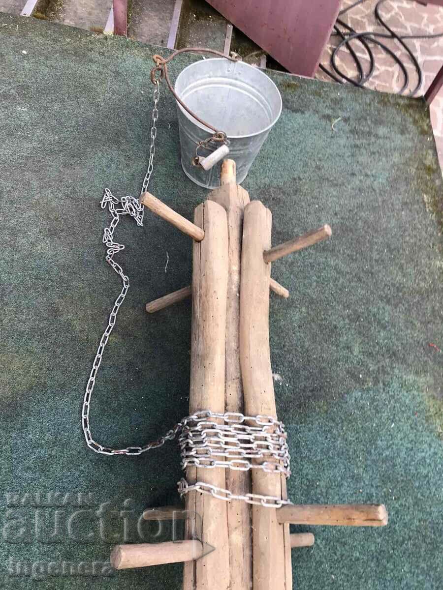 Auction GERAN WOOD PRIMITIVE BUCKET CHAIN GEAR MECHANISM Auction GERAN WOOD PRIMITIVE BUCKET CHAIN GEAR MECHANISM