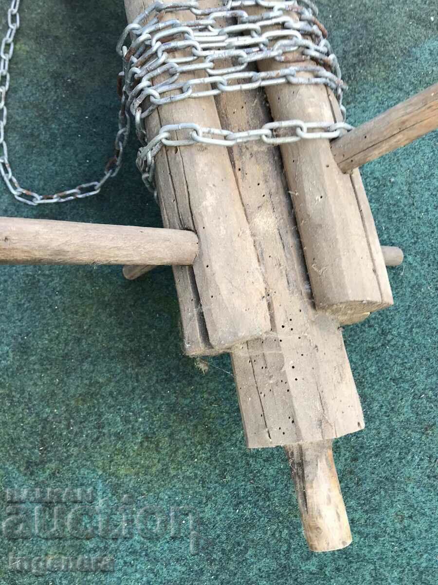 GERAN WOOD PRIMITIVE BUCKET CHAIN GEAR MECHANISM - 5 GERAN WOOD PRIMITIVE BUCKET CHAIN GEAR MECHANISM - 5