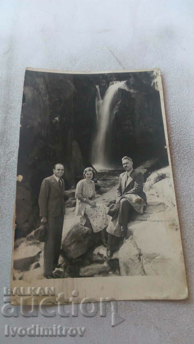 Photo Kostenets Two men and a woman in front of the waterfall