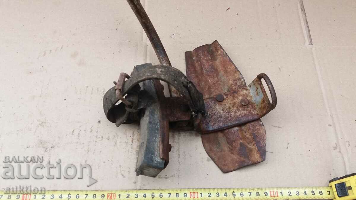 OLD POLE CLIMBING SKATE - 6 OLD POLE CLIMBING SKATE - 6