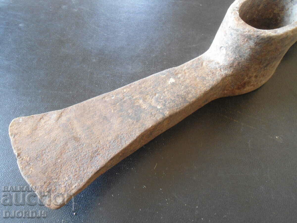 Auction Old pickaxe, 2,100 kg. Auction Old pickaxe, 2,100 kg.