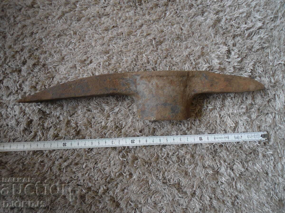 Old pickaxe, 2,100 kg. - 5 Old pickaxe, 2,100 kg. - 5