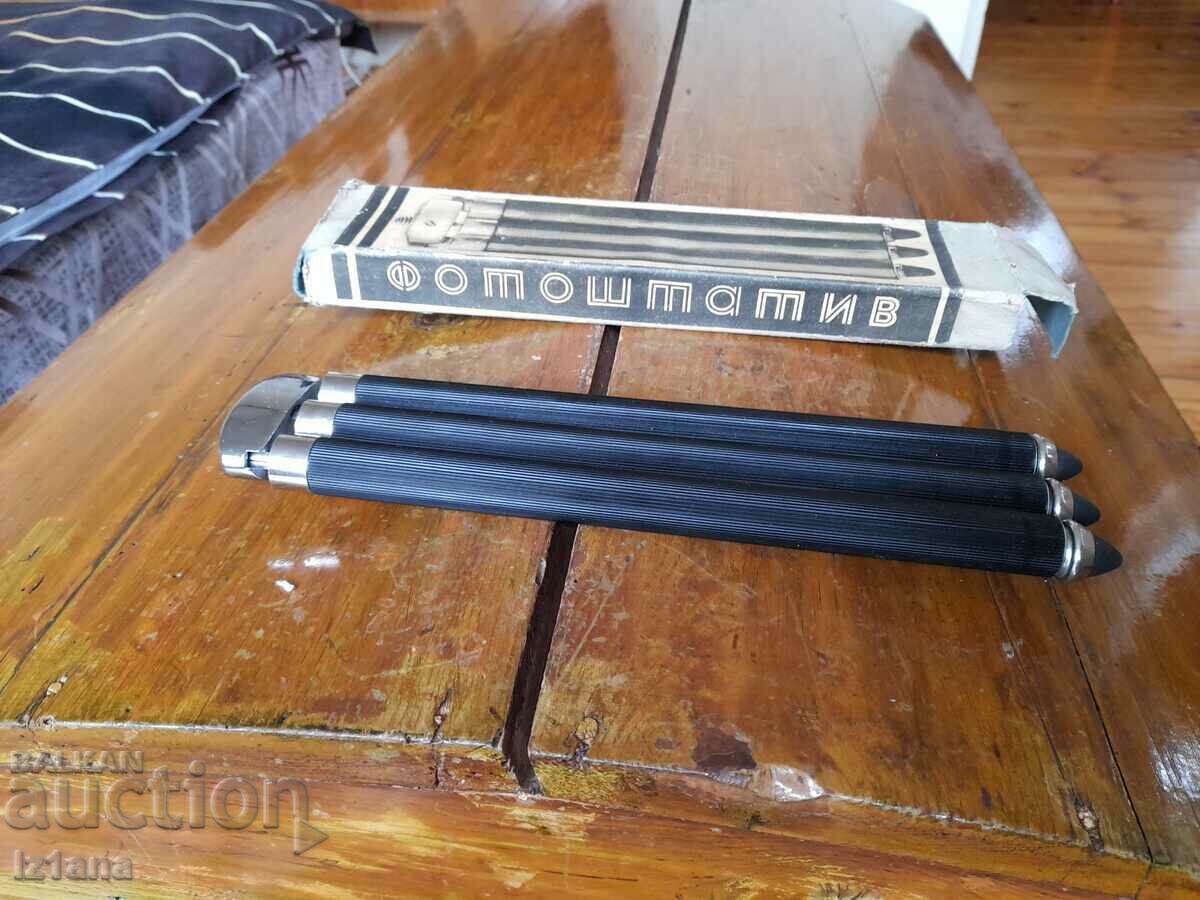 Παλιά τρίποδα κάμερας με τιμή 40.00 BGN | € 20.45 Παλιά τρίποδα κάμερας με τιμή 40.00 BGN | € 20.45