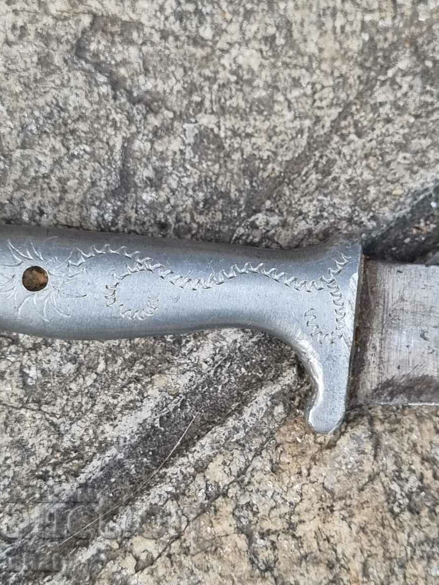 Auction  An old knife. Eagle