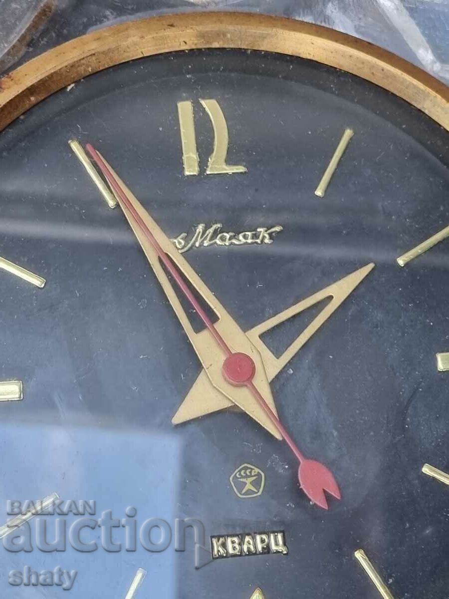 Παλιό κρυστάλλινο ρολόι Beacon με τιμή 65.00 BGN | € 33.23 Παλιό κρυστάλλινο ρολόι Beacon με τιμή 65.00 BGN | € 33.23