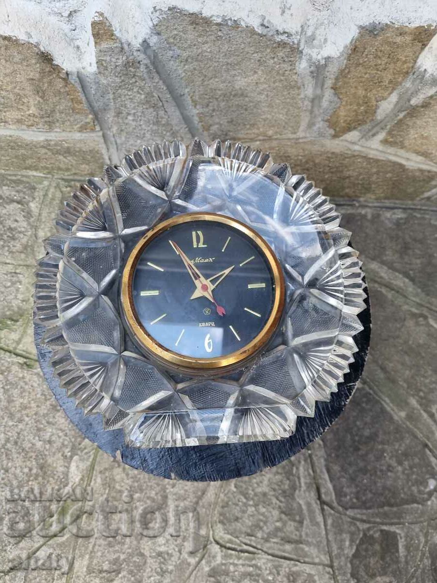 Стар кристален часовник Маяк