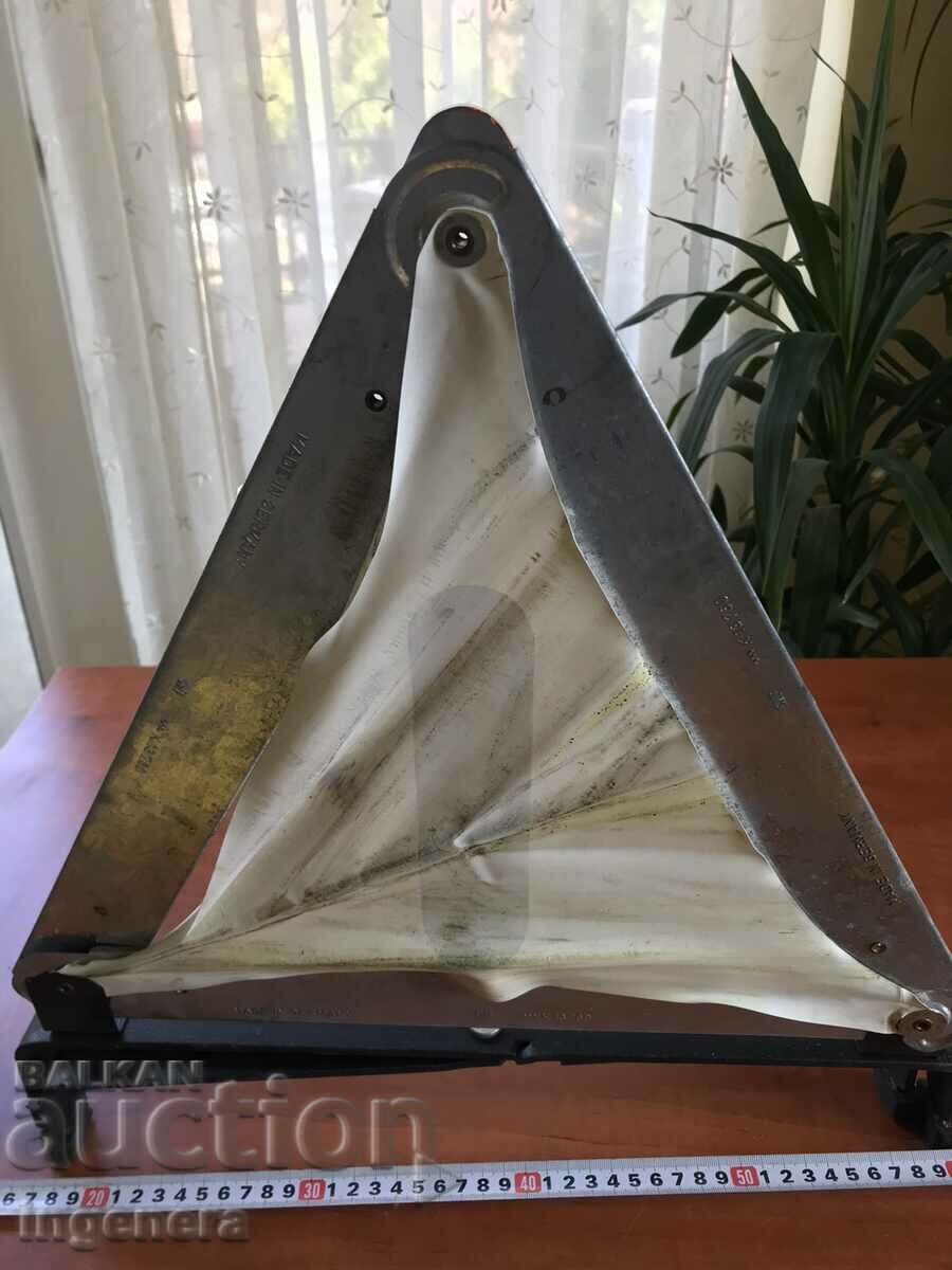 Delivery of TRIANGLE REFLECTIVE TRIANGLE GERMANY