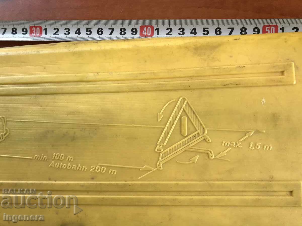 TRIANGLE REFLECTIVE TRIANGLE GERMANY - 6