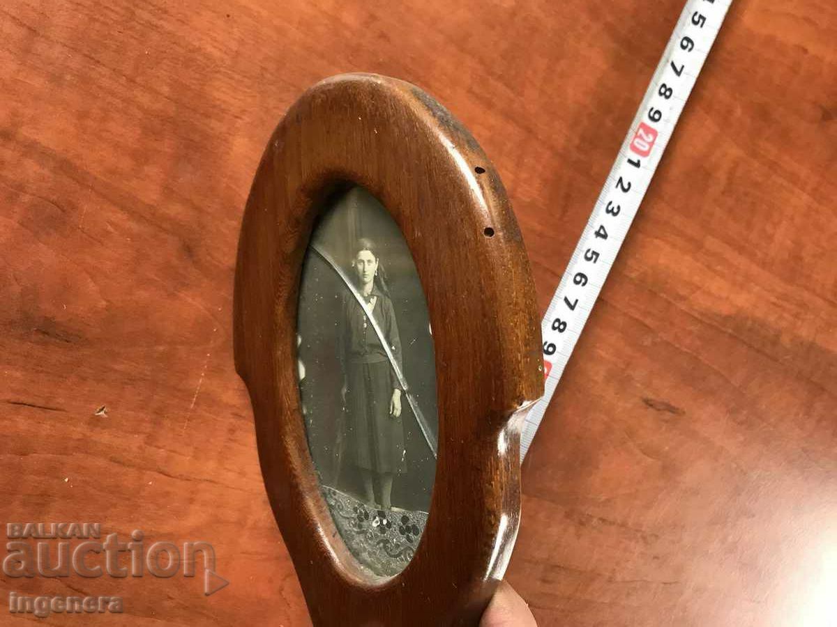 Auction  OLD PORTRAIT PHOTO WITH UNIQUE FRAME ANTIQUE WOOD