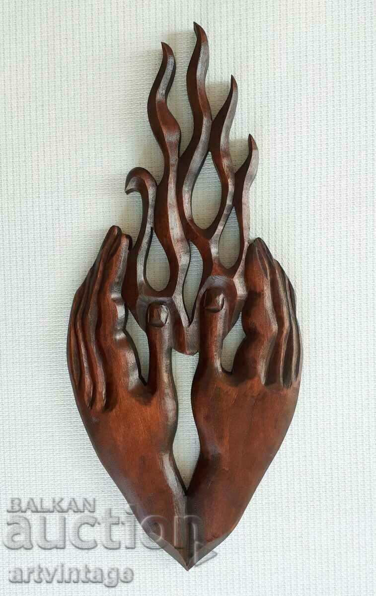 Family hearth, Fire of love wood carving