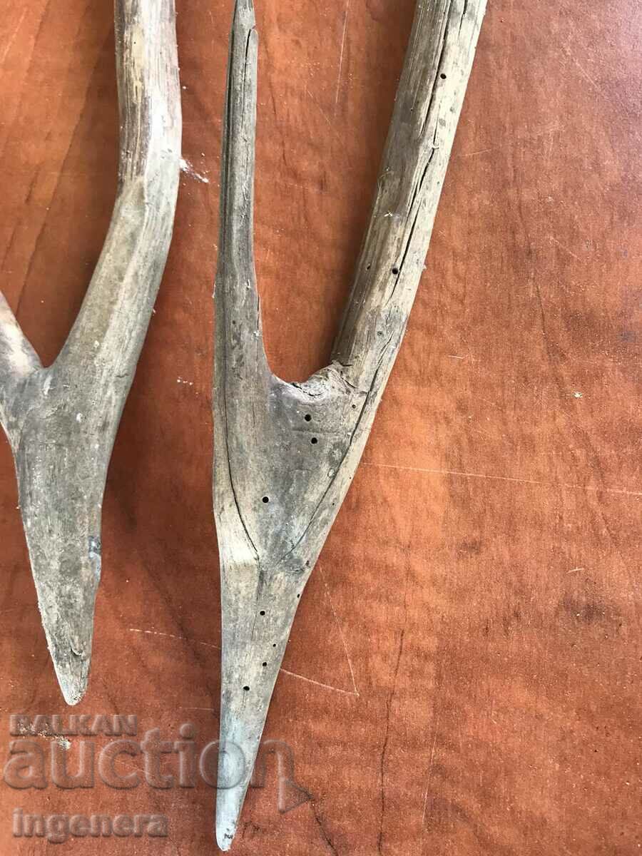 Delivery of HOOK FORK WOOD ANTIQUE TOOL-2 PCS