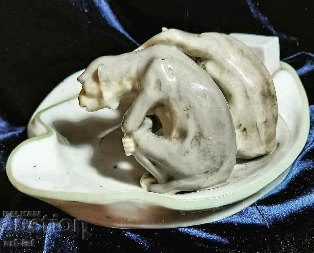 Delivery of A unique porcelain figure Delivery of A unique porcelain figure