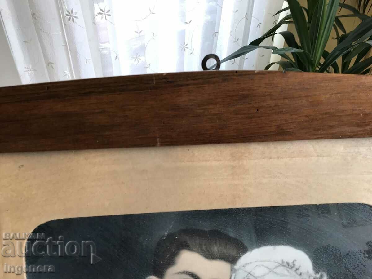 Auction RENAISSANCE WOOD FRAME PORTRAIT Auction RENAISSANCE WOOD FRAME PORTRAIT