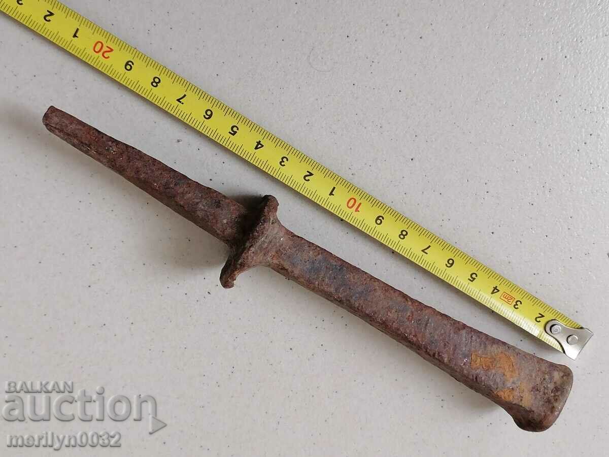 Delivery of A primitive anvil for hair peeling Delivery of A primitive anvil for hair peeling