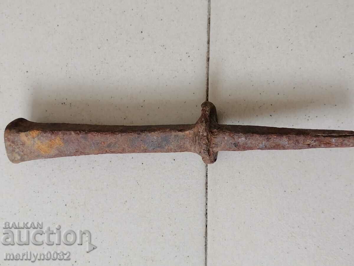 A primitive anvil for hair peeling - 7 A primitive anvil for hair peeling - 7