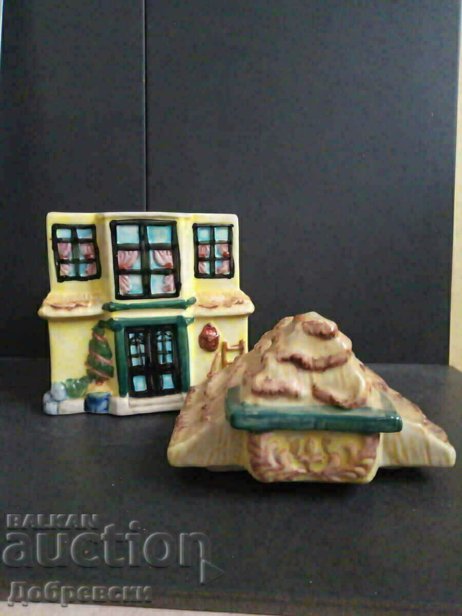 Порцеланова къща- буркан с цена 35.00 лв. | € 17.90 Порцеланова къща- буркан с цена 35.00 лв. | € 17.90