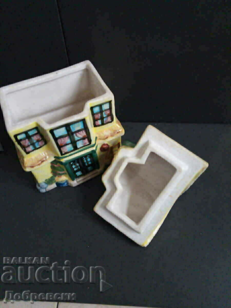 Аукцион Порцеланова къща- буркан Аукцион Порцеланова къща- буркан