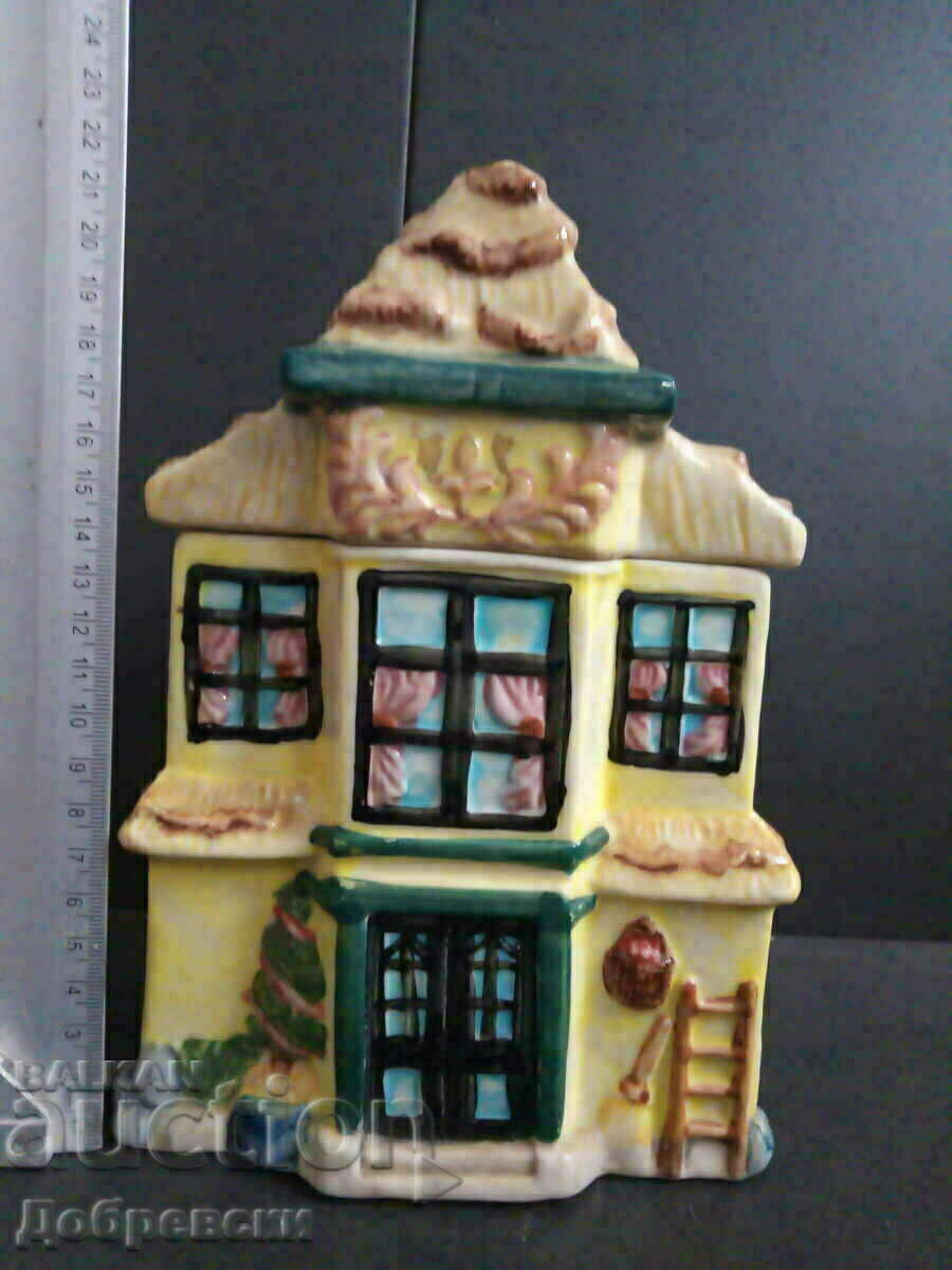 Порцеланова къща- буркан - 5 Порцеланова къща- буркан - 5