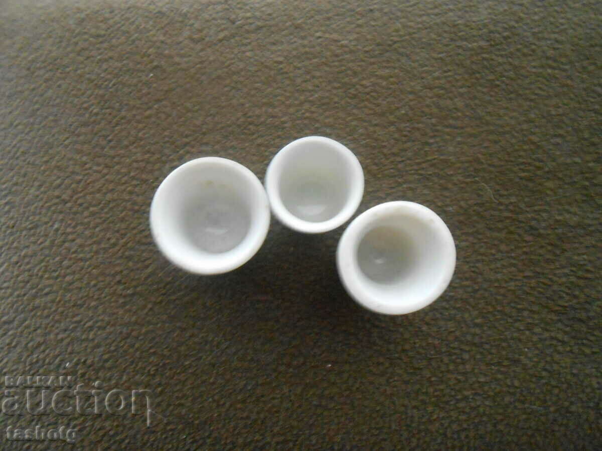 Delivery of Lot of 3 pcs. COLLECTIBLE porcelain thimbles! Delivery of Lot of 3 pcs. COLLECTIBLE porcelain thimbles!
