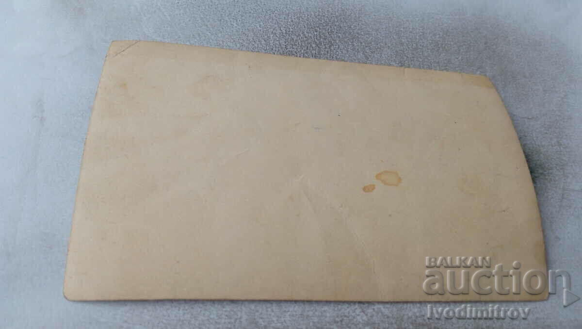 Photo Men and women on a mountain rock with price 0.85 BGN | € 0.43 Photo Men and women on a mountain rock with price 0.85 BGN | € 0.43