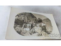 Снимка Младежи и девойки на скали в местността Карандилите