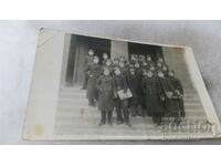 Снимка Ученици от VII класъ със своя учител на стълбите 1932
