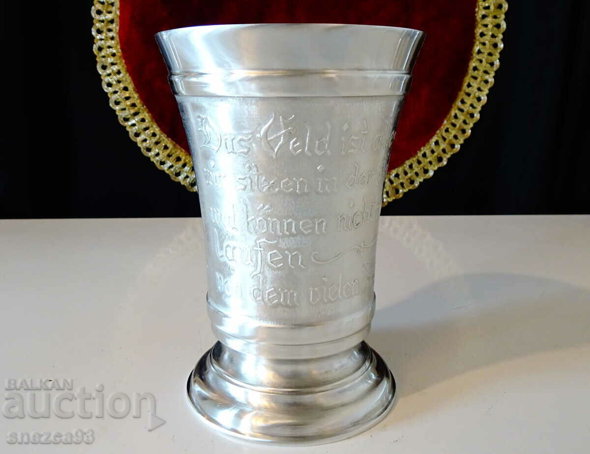 Delivery of A mug, a pewter goblet with a painting Table. Delivery of A mug, a pewter goblet with a painting Table.