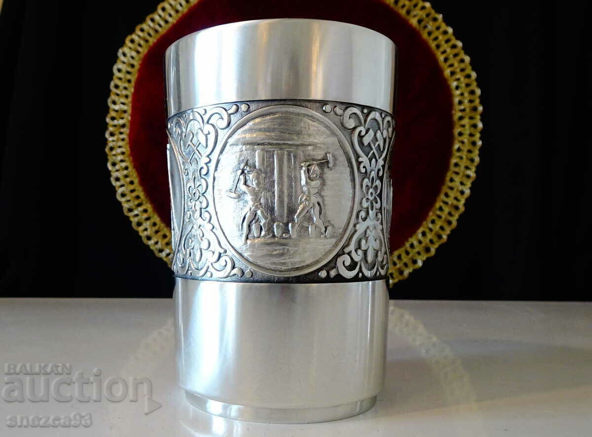 Auction Glasses, tin mugs in honor of the Miners, 2 pieces. Auction Glasses, tin mugs in honor of the Miners, 2 pieces.