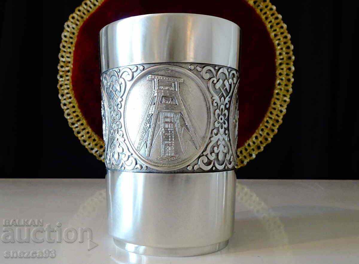 Glasses, tin mugs in honor of the Miners, 2 pieces. - 5 Glasses, tin mugs in honor of the Miners, 2 pieces. - 5