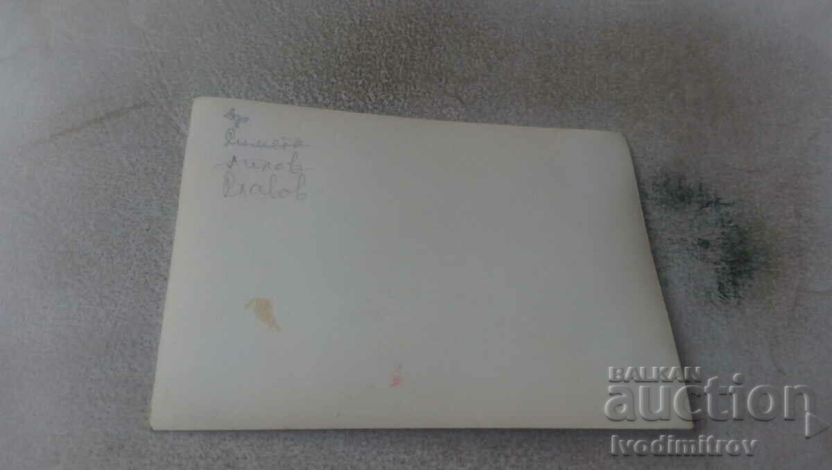 Φωτογραφία Άνδρες και γυναίκες στην προβλήτα με τιμή 0.75 BGN | € 0.38 Φωτογραφία Άνδρες και γυναίκες στην προβλήτα με τιμή 0.75 BGN | € 0.38