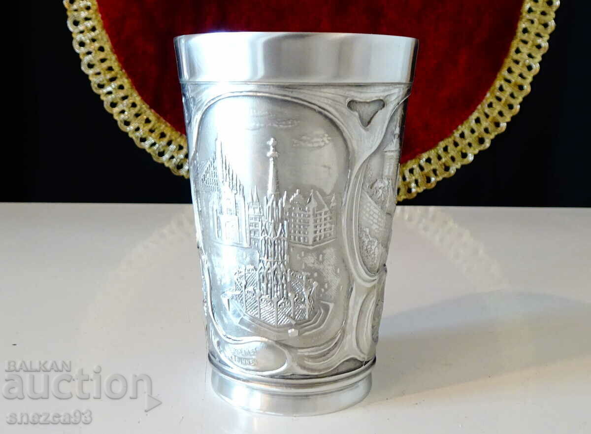 Auction Tin wine cup, pictures from Nuremberg Auction Tin wine cup, pictures from Nuremberg