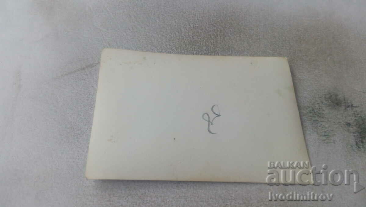 Fotografie Patru bărbați și doi copii cu preț 0.75 BGN | € 0.38 Fotografie Patru bărbați și doi copii cu preț 0.75 BGN | € 0.38