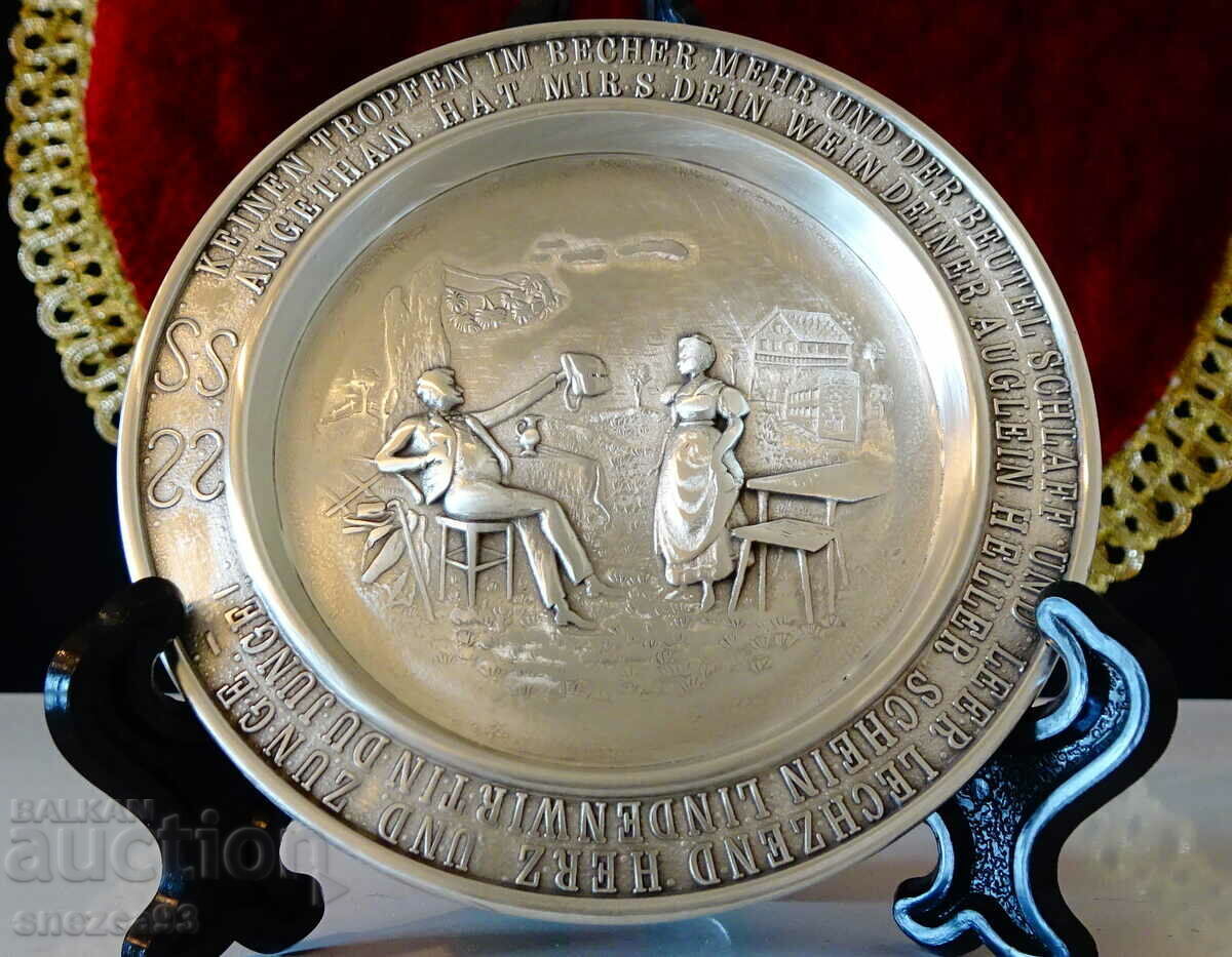 Pewter plate, Lindenwirtin series. Pewter plate, Lindenwirtin series.
