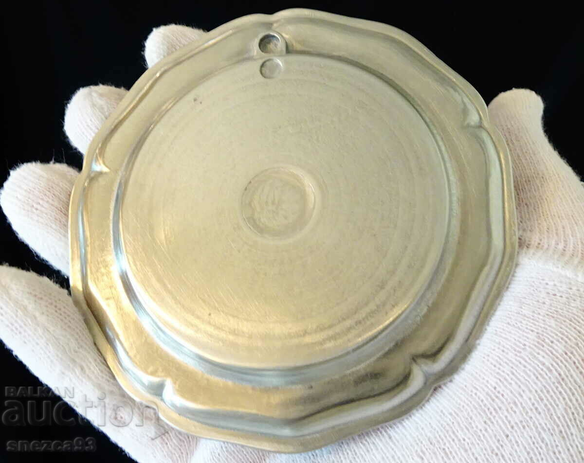 Auction  Wischoff Brewery pewter plate.