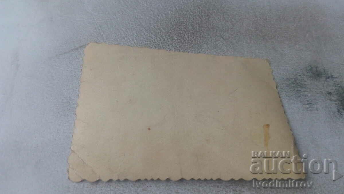 Снимка Мъж жена и малко момиченце с цена € 0.33 | 0.65 лв.