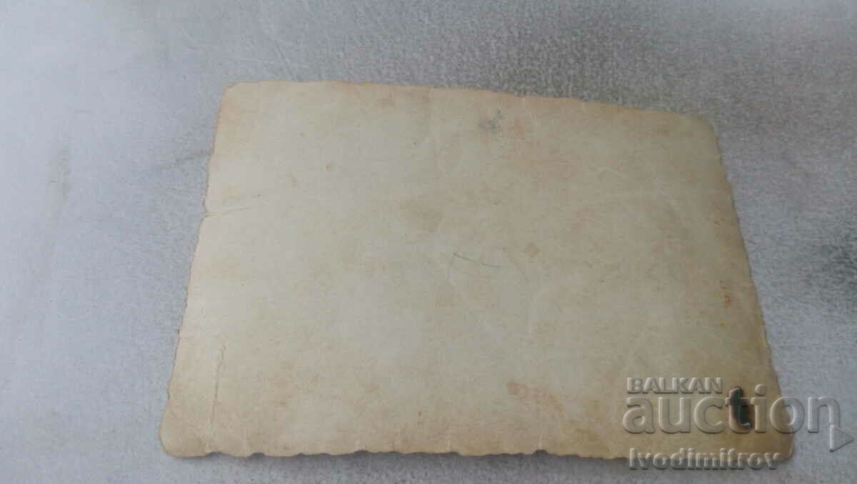 Photo Man woman and two children in winter with price 0.65 BGN | € 0.33 Photo Man woman and two children in winter with price 0.65 BGN | € 0.33