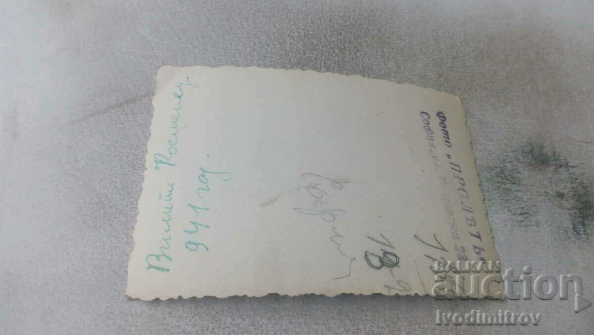 Photo Kostenets Three young girls in front of villas in the resort with price 1.15 BGN | € 0.59 Photo Kostenets Three young girls in front of villas in the resort with price 1.15 BGN | € 0.59