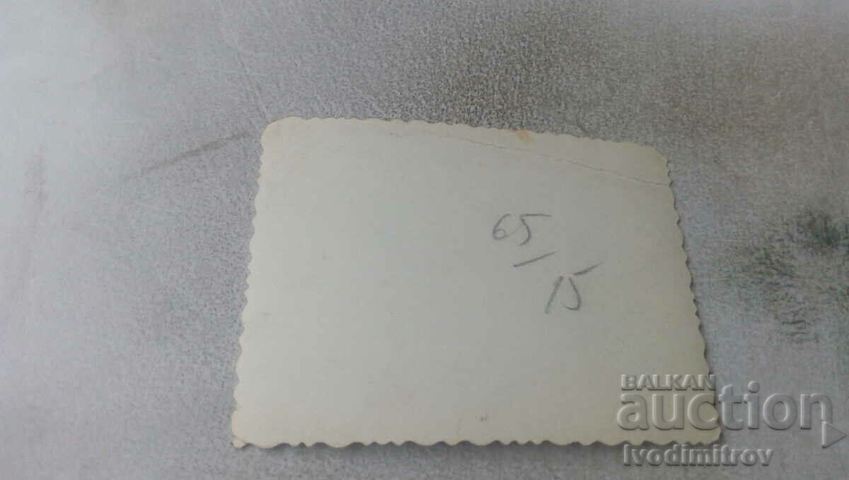 Φωτογραφία Τέσσερις νεαρές γυναίκες στο πάρκο με τιμή 0.75 BGN | € 0.38