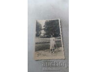 Снимка Банкя Млада жена в парка 1952