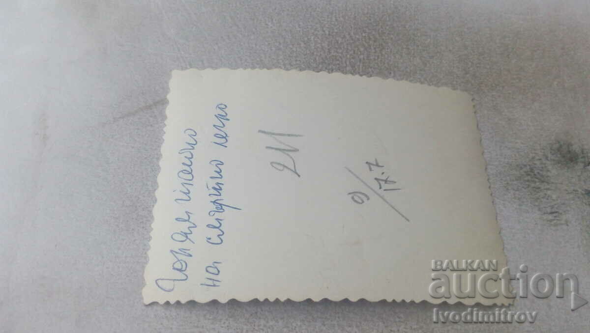 Φωτογραφία Γέρος στο κρεβάτι με τιμή 0.65 BGN | € 0.33 Φωτογραφία Γέρος στο κρεβάτι με τιμή 0.65 BGN | € 0.33