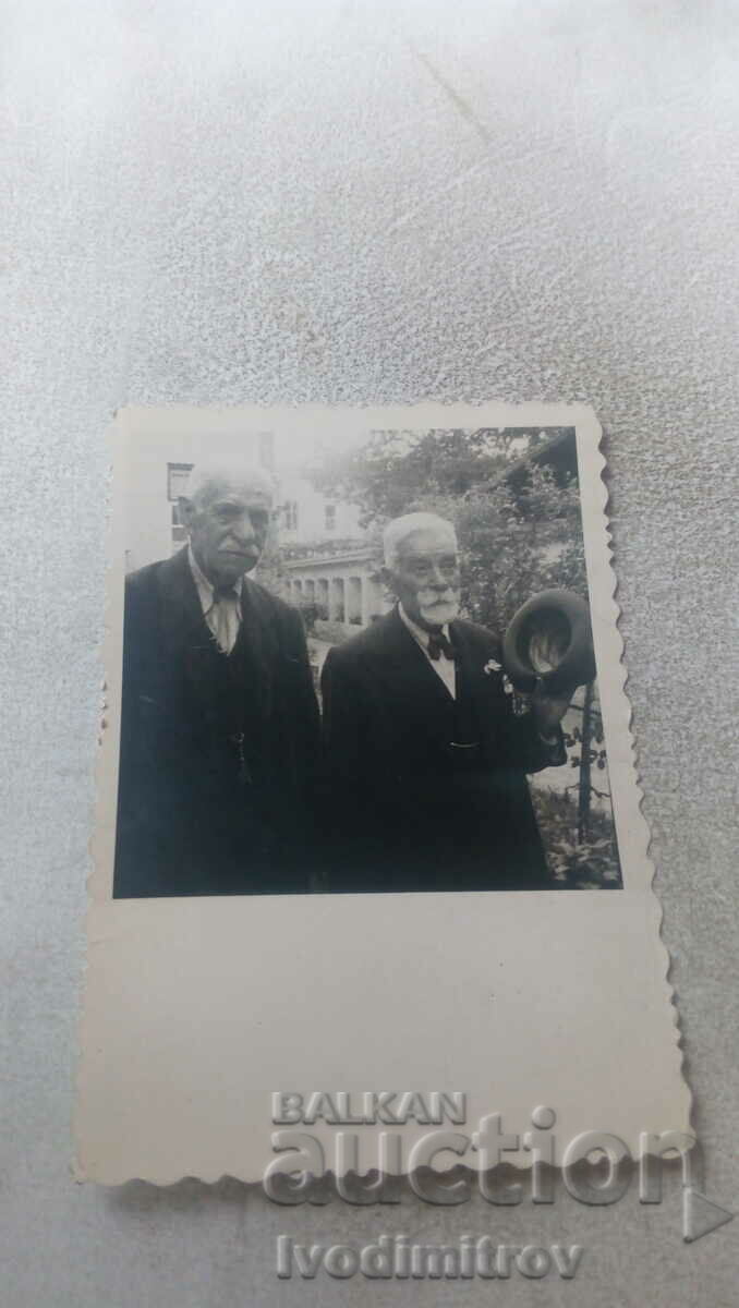 Photo Two elderly men